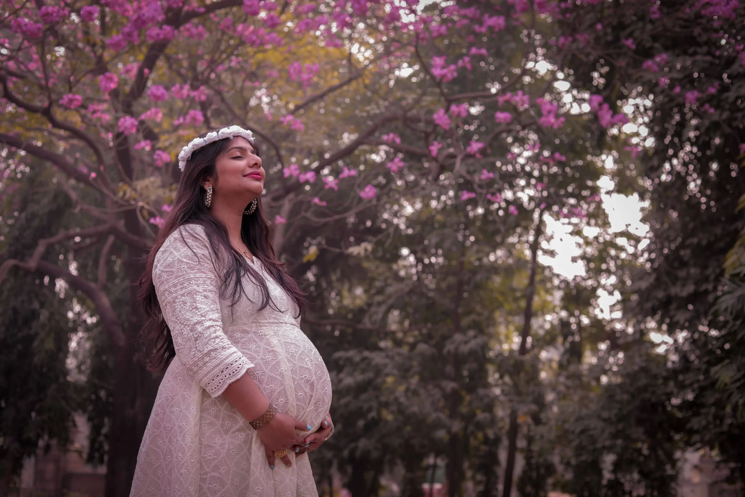6 Indian Couple Maternity Photoshoot Ideas - Chitrageek Studios