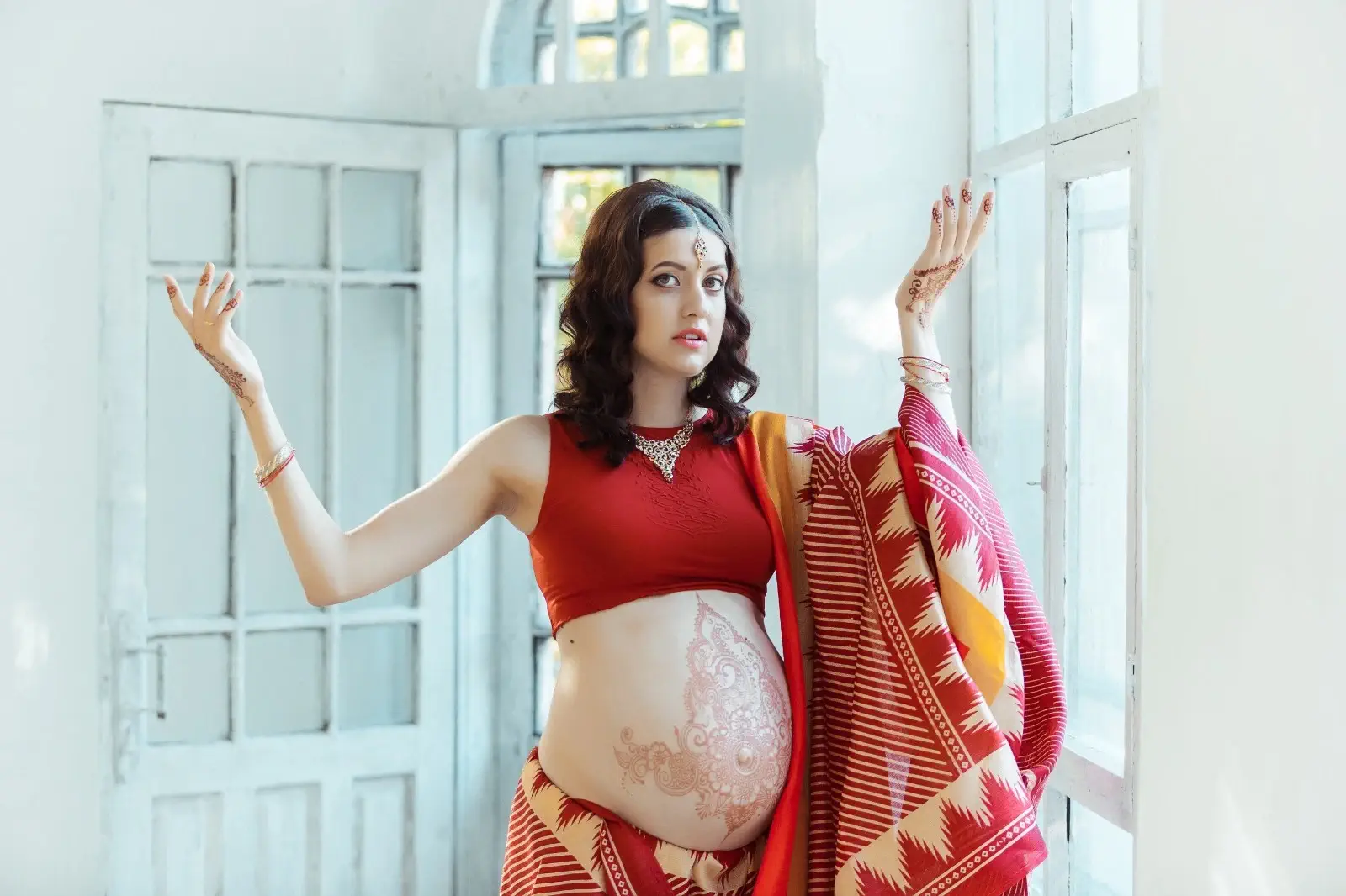 6 Indian Couple Maternity Photoshoot Ideas - Chitrageek Studios