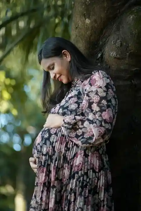 maternity photoshoot in varanasi