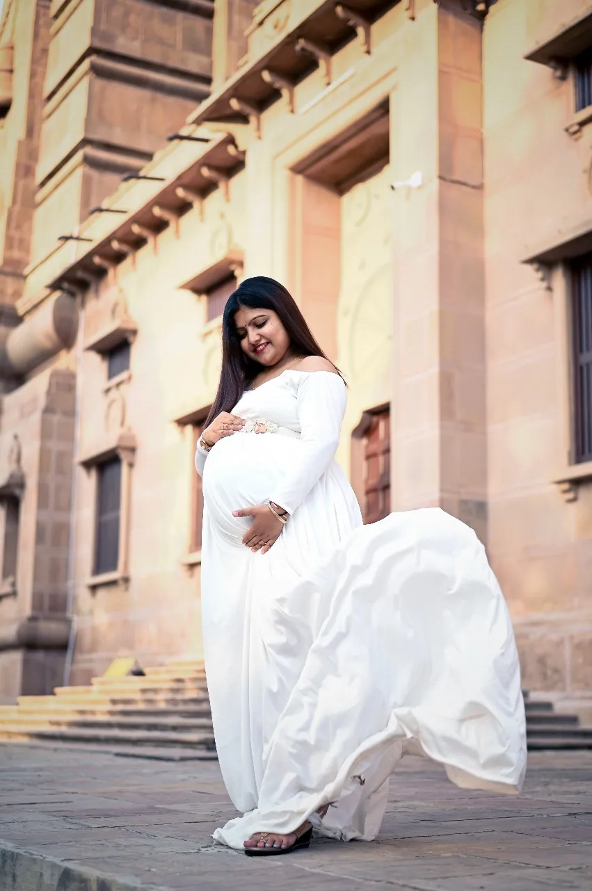 Maternity Photoshoot in whilte silk gown