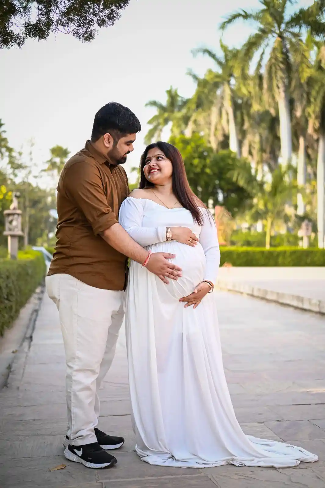 couple maternity shoot in lucknow