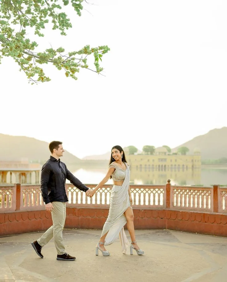 Best Poses for Pre-Wedding Photoshoot