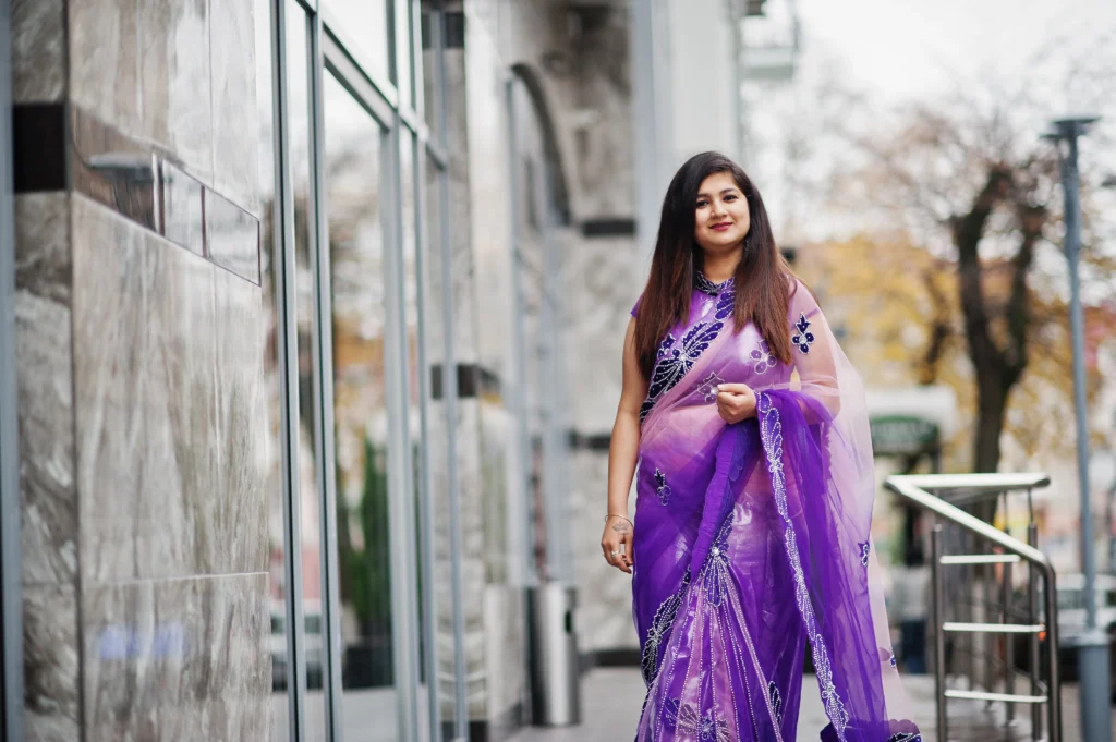 traditional saree poses for photoshoot