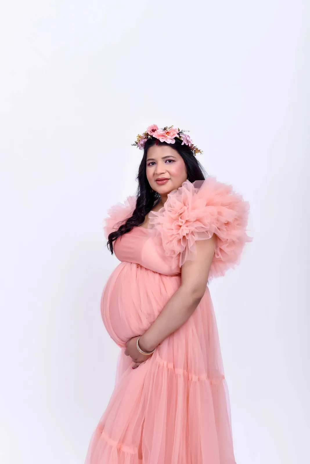 maternity shoot in pink gown