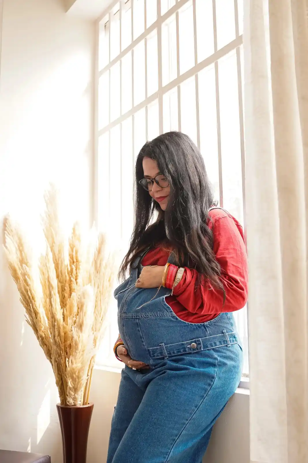 maternity shoot in Jumpsuit