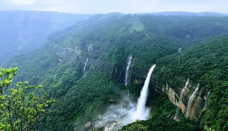 Nohkalikai Falls in shillong