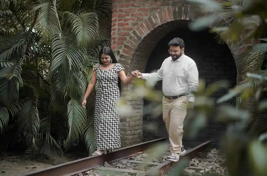Beach Poses Best Couple Photoshoot in Goa