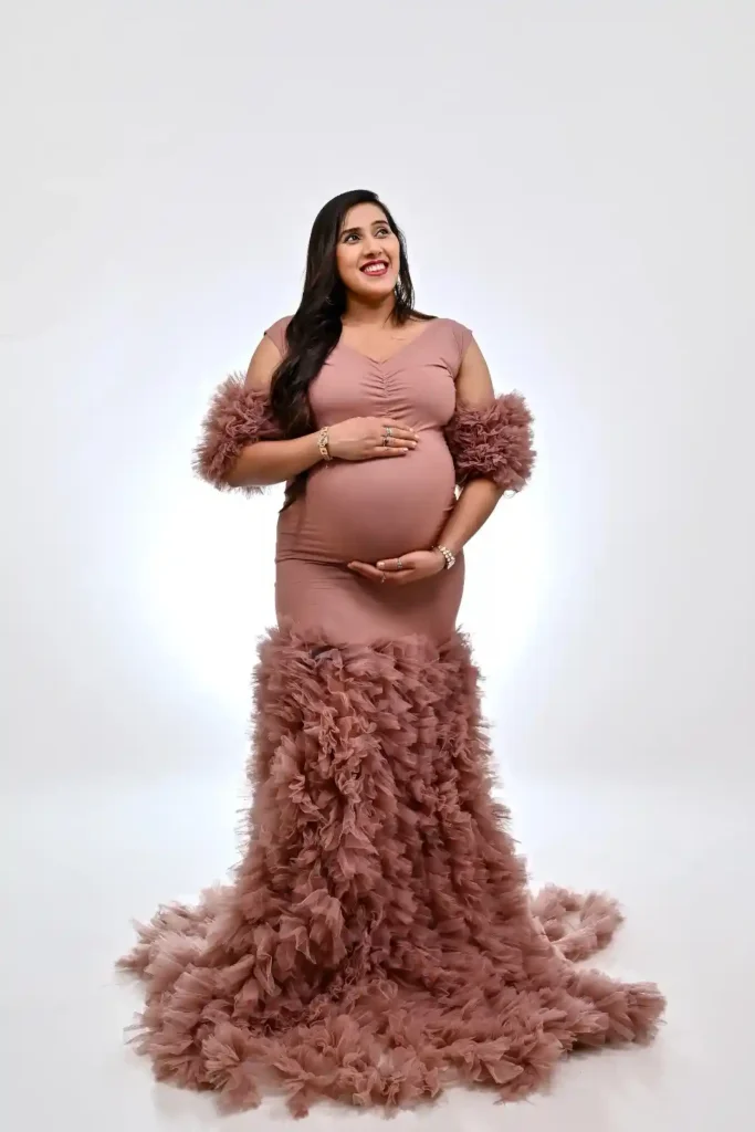 rent maternity gown for photoshoot near me