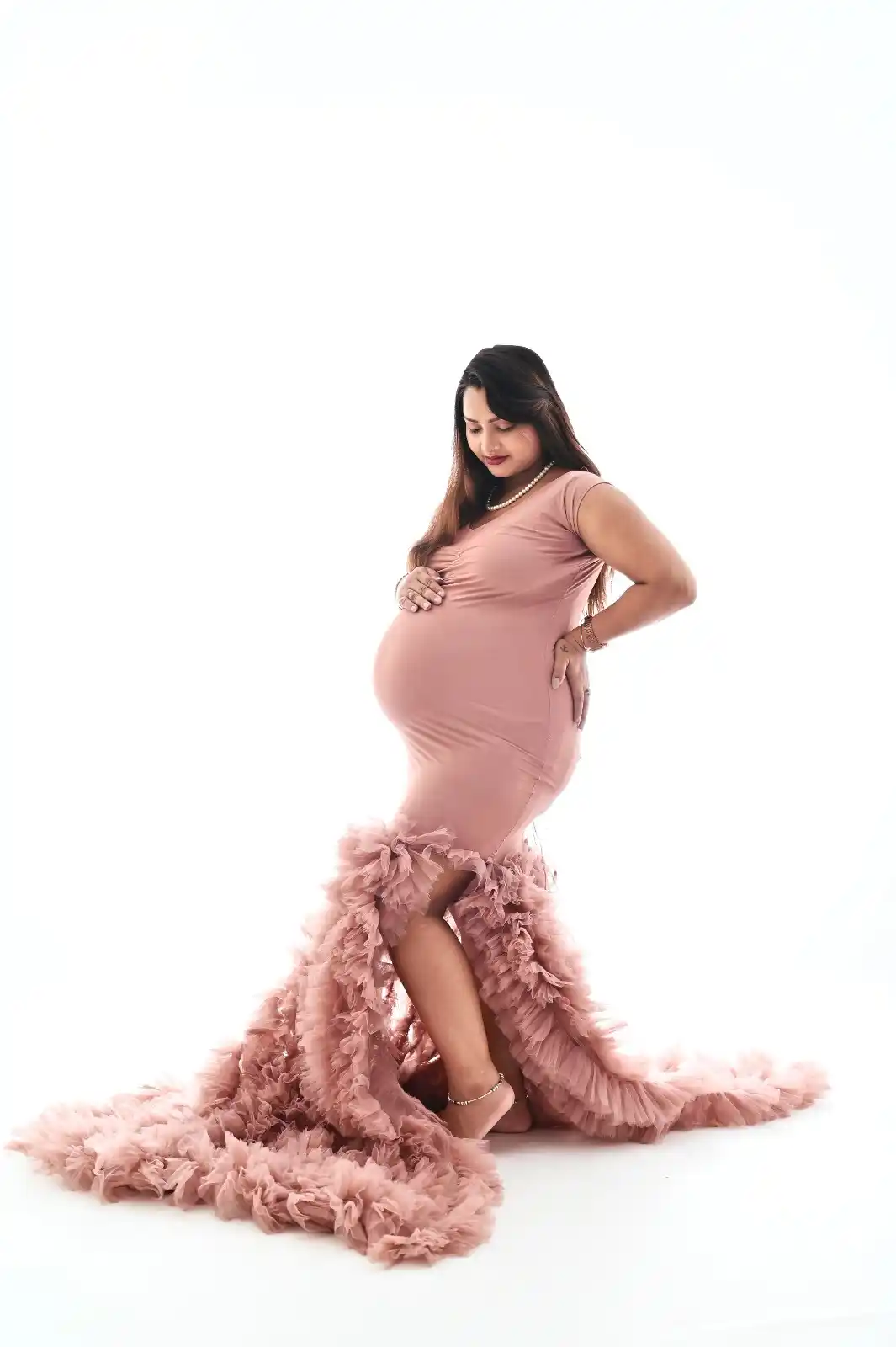 maternity shoot in varanasi
