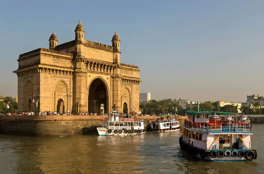 pre wedding shoot in The Gateway of India in Mumbai