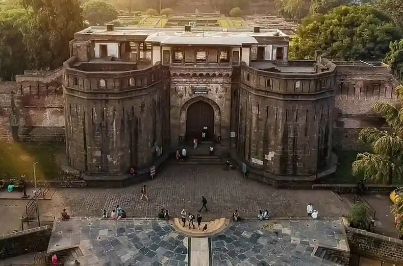 pre wedding shoot in Shaniwar Wada, Pune