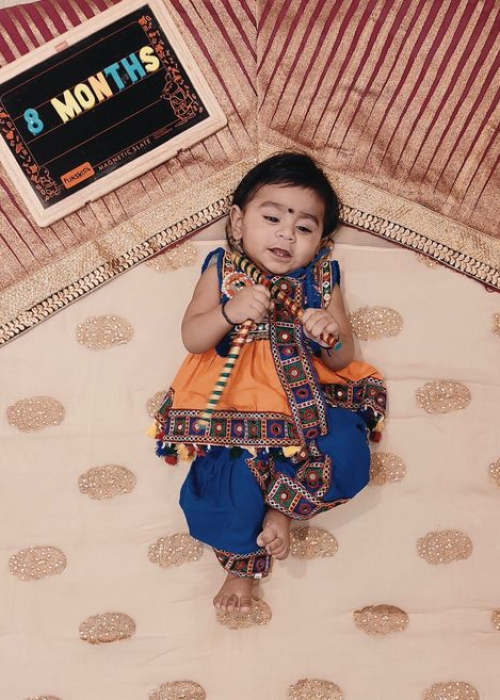 1e56514d4cdc0309b6e10ae876d1284b (1) navratri baby girl photoshoot ideas