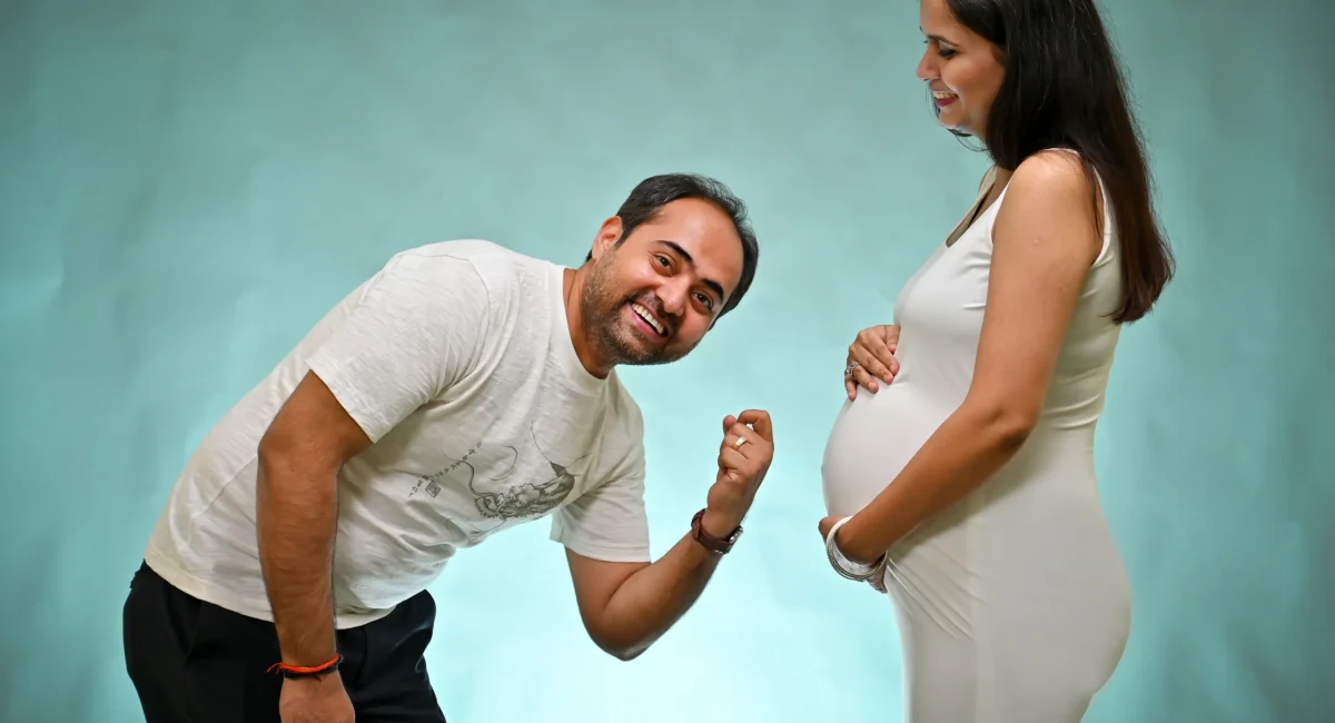 couple maternity photoshoot studio